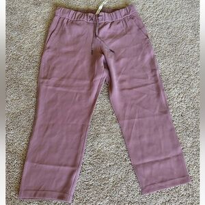 Lululemon cropped pants • Size 8 • $40